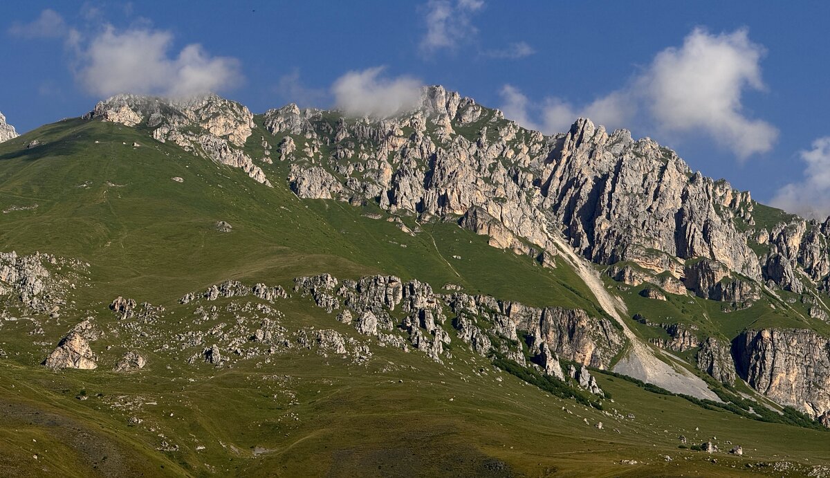 Ночевала тучка золотая на груди утёса - великана. - Сергей Адигамов