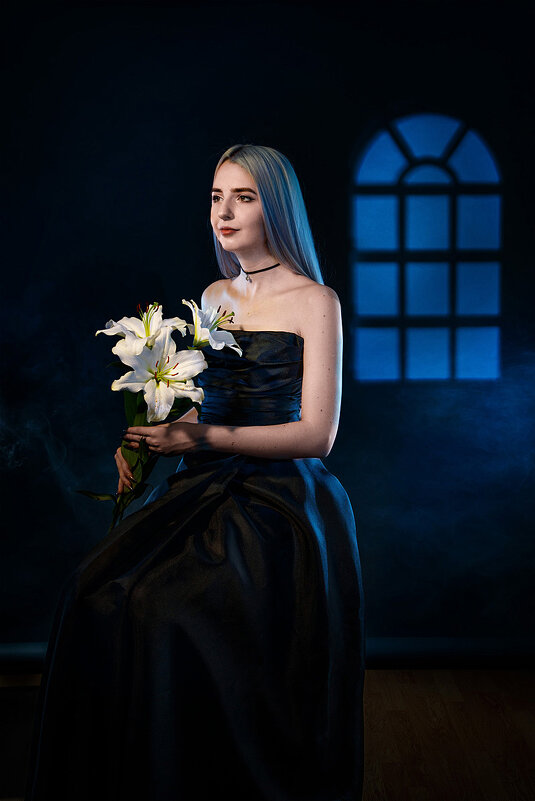 Девушка с цветами - anatoly 