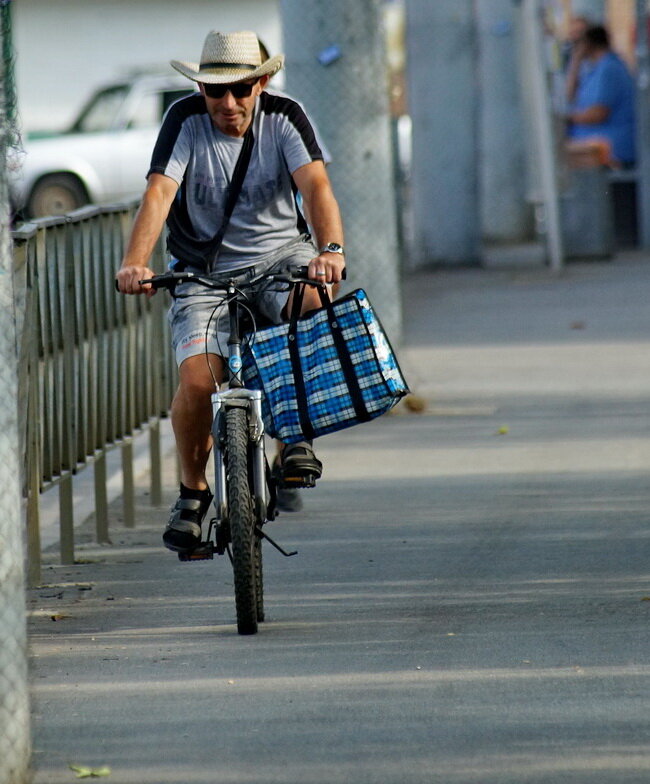 Я буду долго гнать велосипед... - Николай Саржанов Я буду долго гнать велосипед... - Николай Саржанов