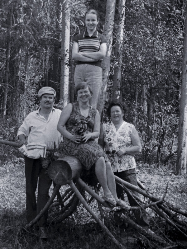 Ижевск 1976 года - Семья Олег Поскрёбышев - Катя, Вера и Зоя Ивановна - Владимир Максимов