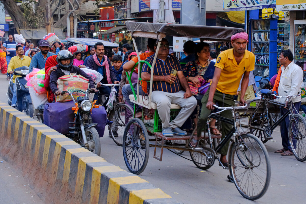 Рикшо или мотоциклет, все перегружены - Георгий А Рикшо или мотоциклет, все перегружены - Георгий А