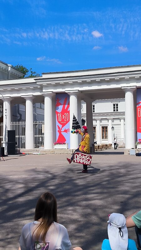 Фестиваль уличных театров. - Ольга 