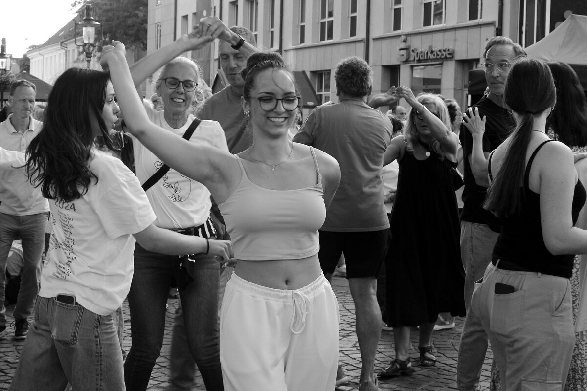 Танцуем - Юрий. Шмаков