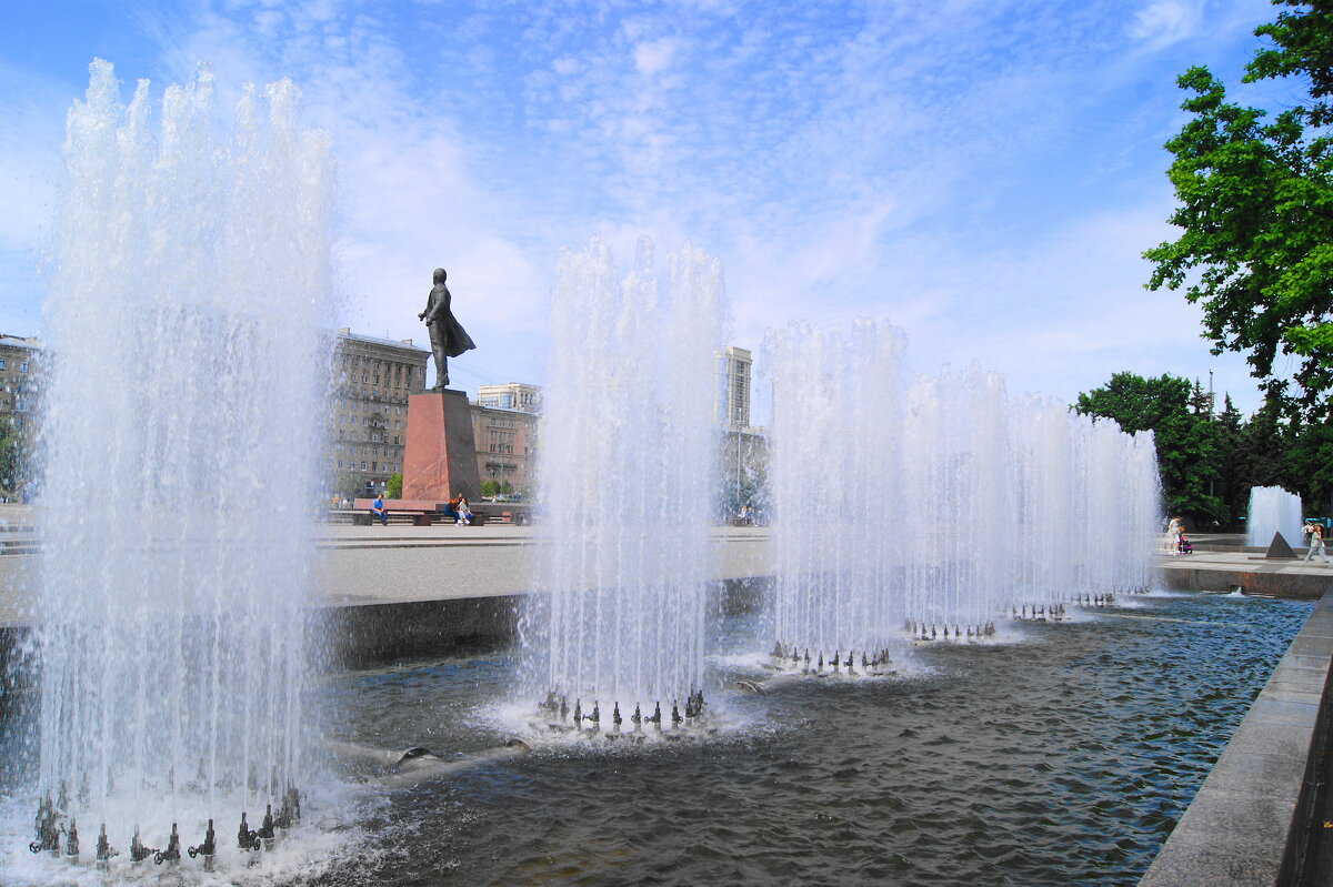 СРЕДИ ФОНТАНОВ - Виктор Никитенко