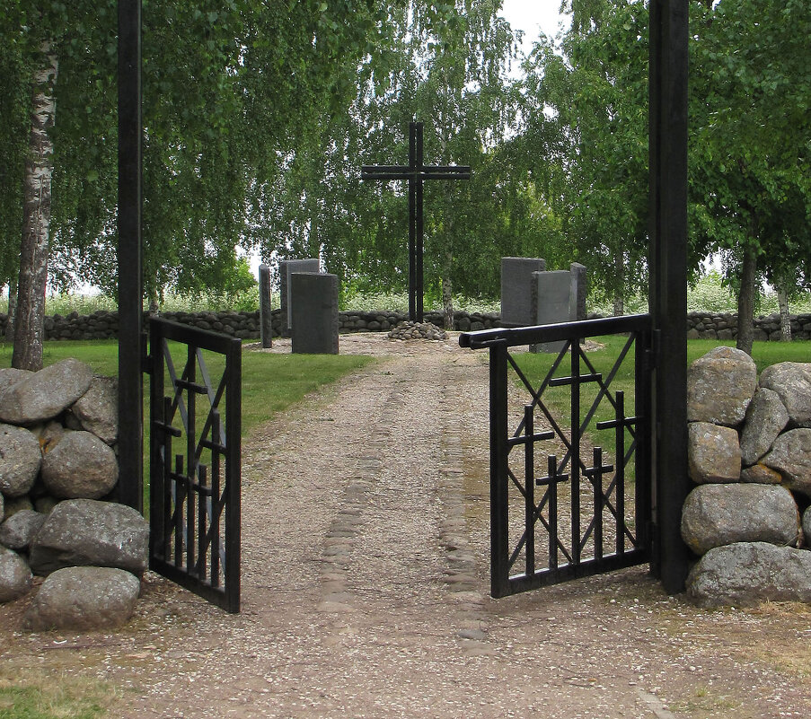 Немецкое военное кладбище - Александр Ильчевский Немецкое военное кладбище - Александр Ильчевский