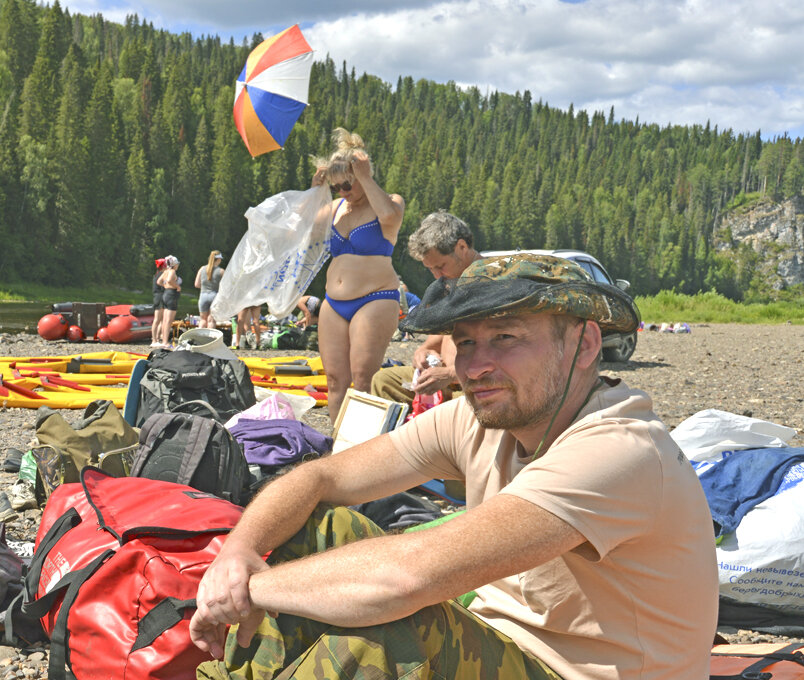 Не зря старшина говорил, что головной убор нужно привязывать... )) - Владимир Хиль Не зря старшина говорил, что головной убор нужно привязывать... )) - Владимир Хиль