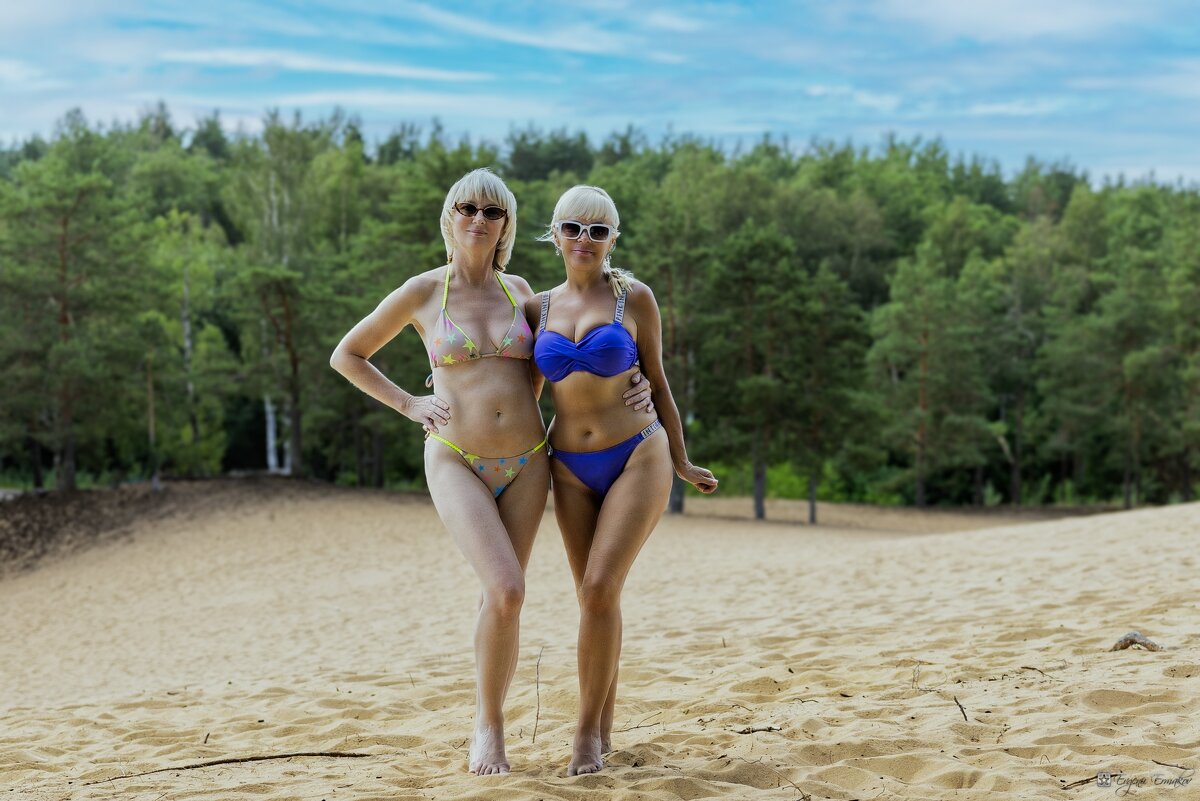 Две красотки на пригорки - Евгений Ермаков