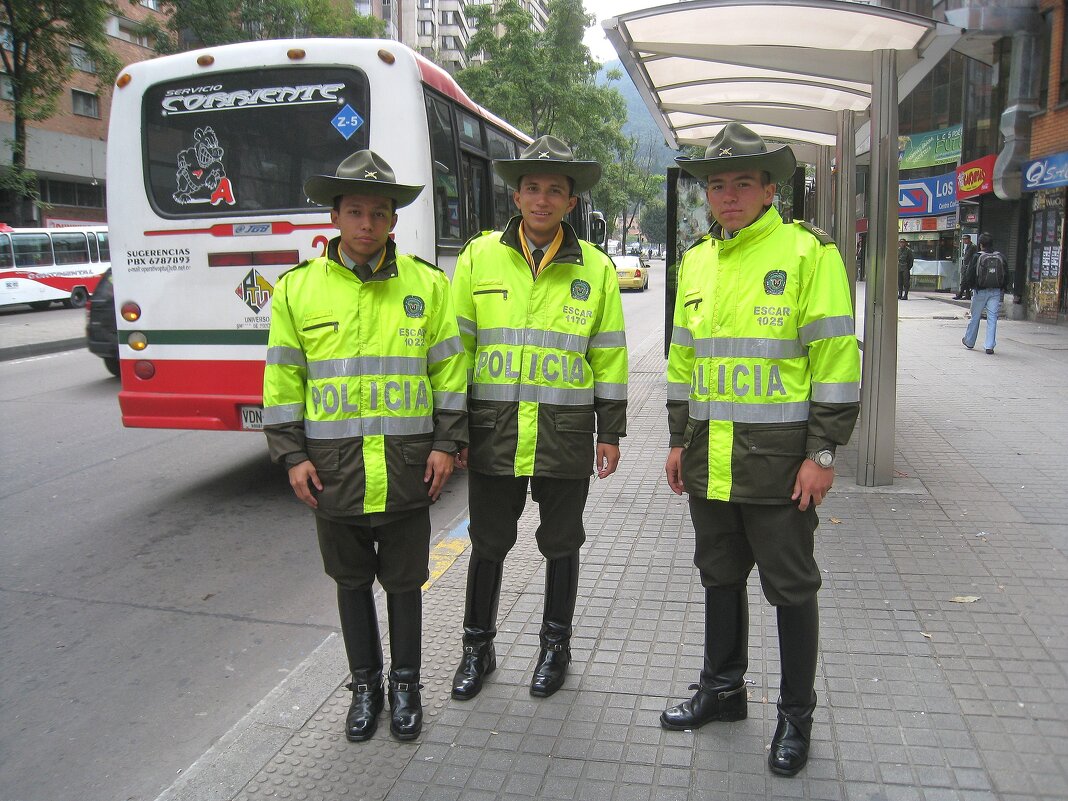 Доблестная колумбийская полиция. - unix (Илья Утропов)