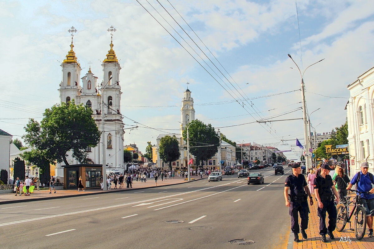*** - Роланд Дубровский
