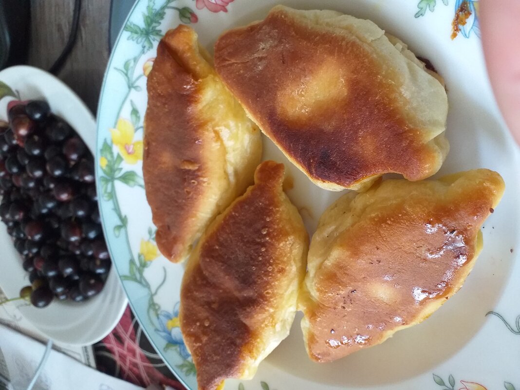 пирожки со сковородки... - Галина Флора