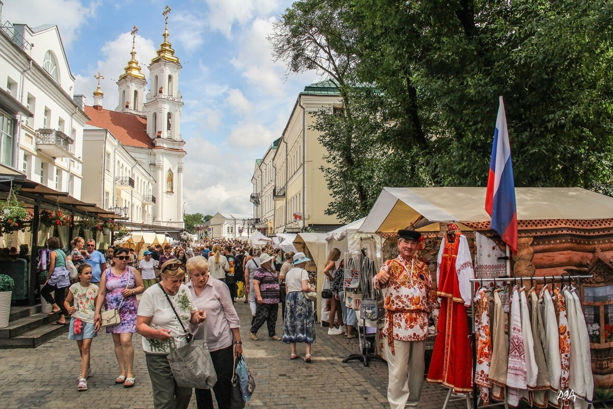 *** - Роланд Дубровский