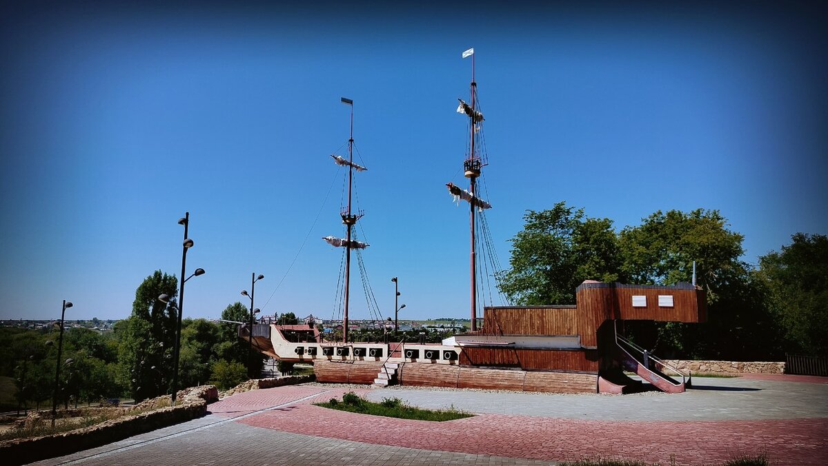 Арт в закрытом городе - Олег Денисов