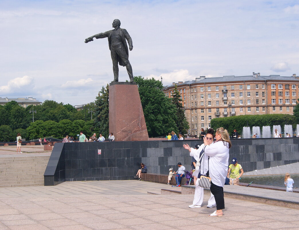 МОСКОВСКАЯ ПЛОЩАДЬ - Виктор Никитенко