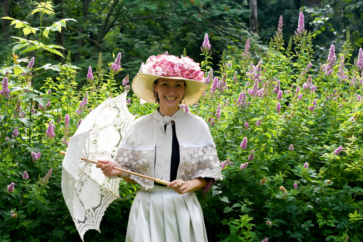 Москва. Воронцовский парк. Девушка с зонтом. - Наташа *****