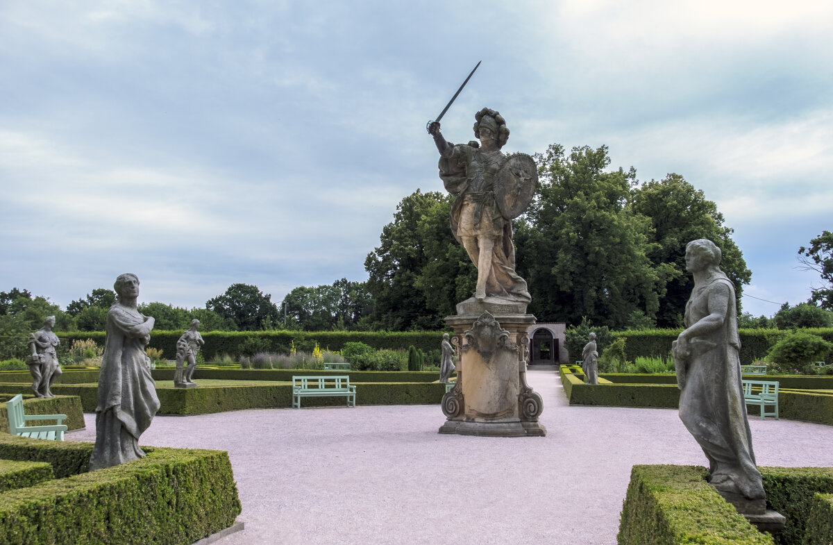 ** - Александр Липовецкий