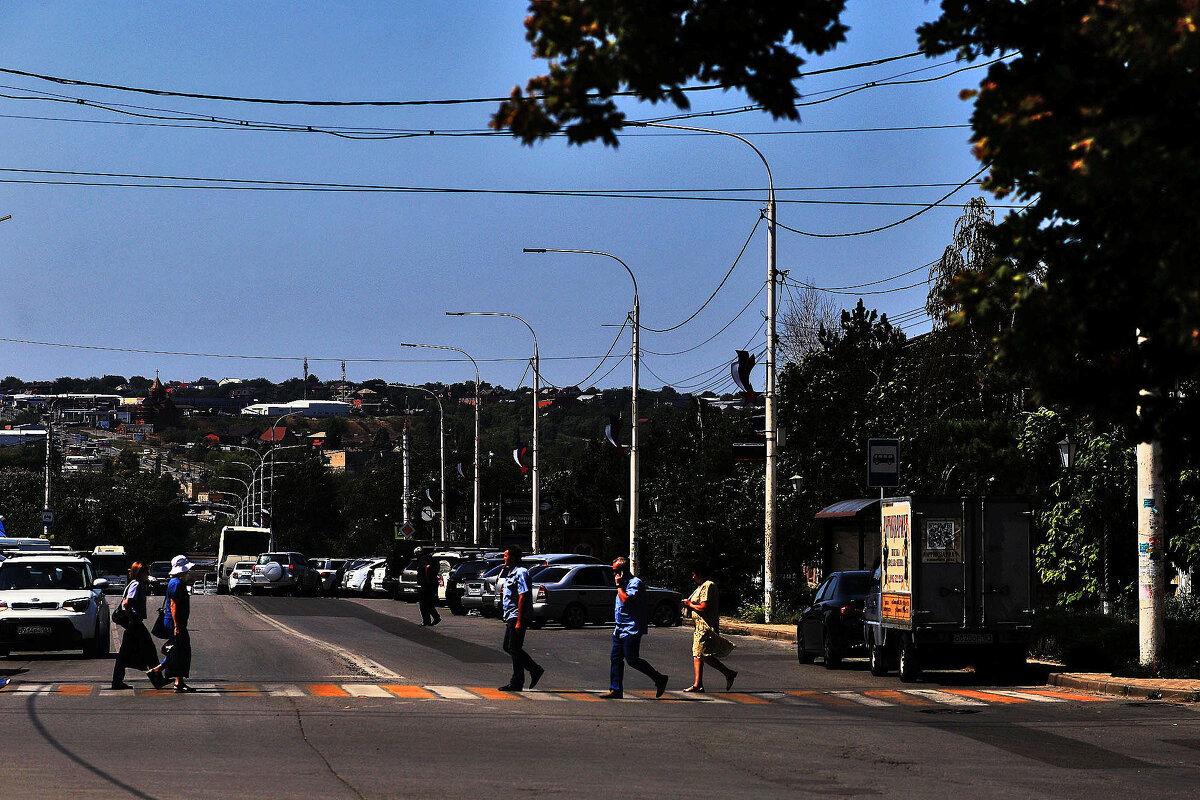 Возле торгового центра - Юрий Гайворонскiий