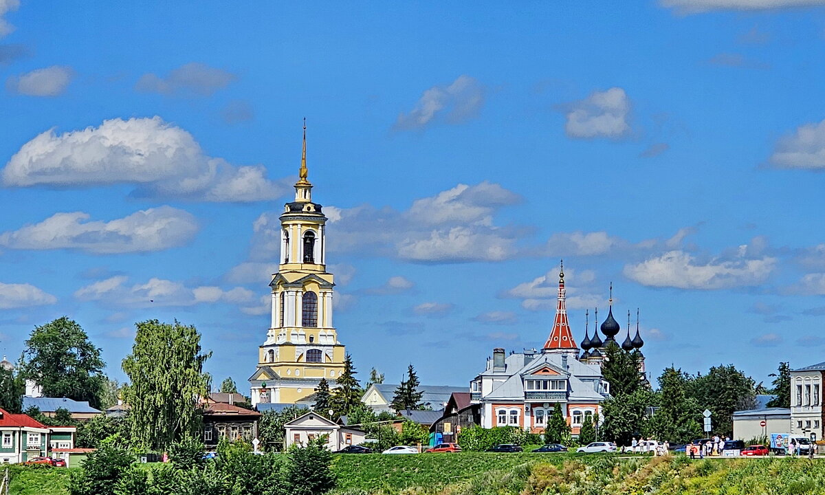 Суздаль. Колокольня Ризоположенского монастыря. Антипьевская и Лазаревская  церкви. - Михаил Свиденцов