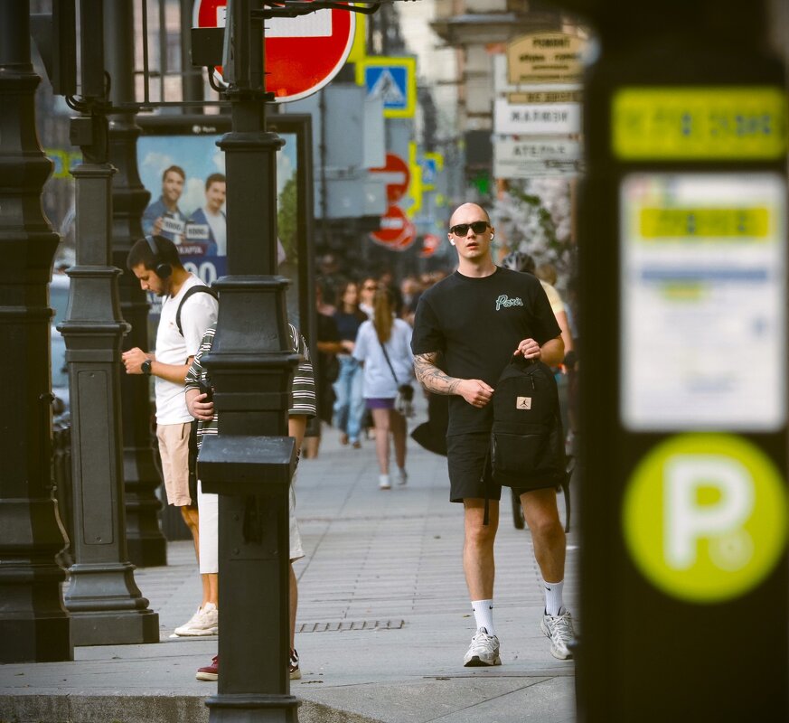 Юстас, кажется, нас засекли... - Магомед .