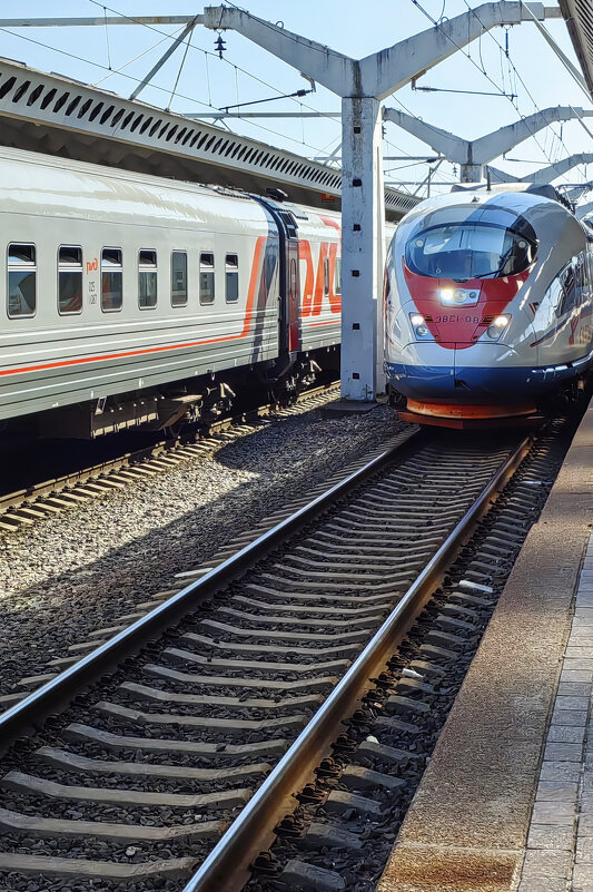 Сапсан прибывает - Gen Сапсан прибывает - Gen