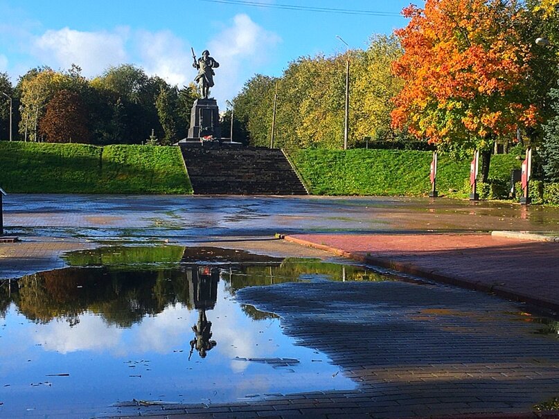 Великие Луки, Памятник на захоронении Героя Советского Союза Александра Матросова - Владимир Павлов