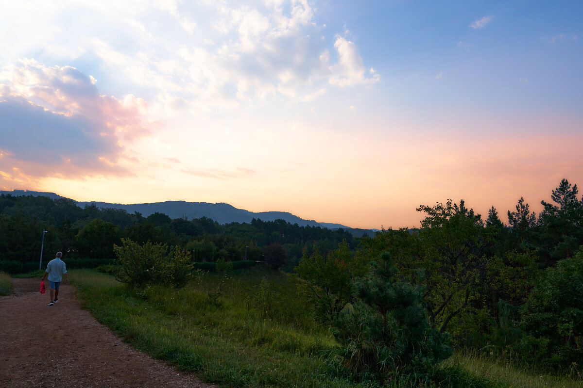 светает и вот вот появятся признаки Осени - Вячеслав Позывной