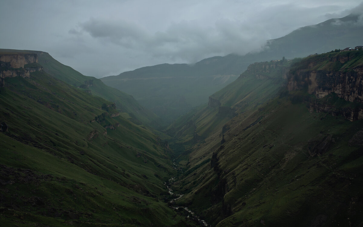 Пасмурно в горах. - Лилия .