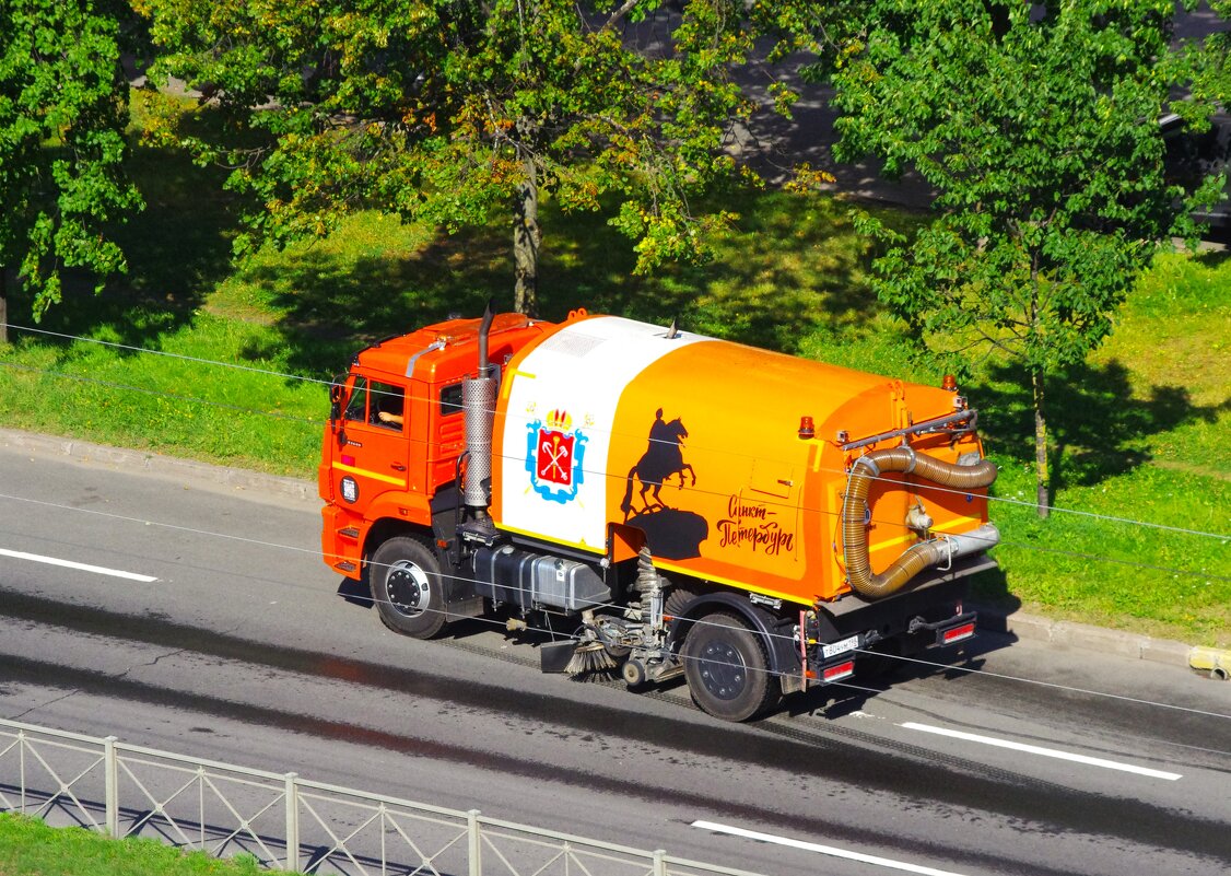 "Божия коровка" неспешно полёзет... - Юрий Куликов "Божия коровка" неспешно полёзет... - Юрий Куликов