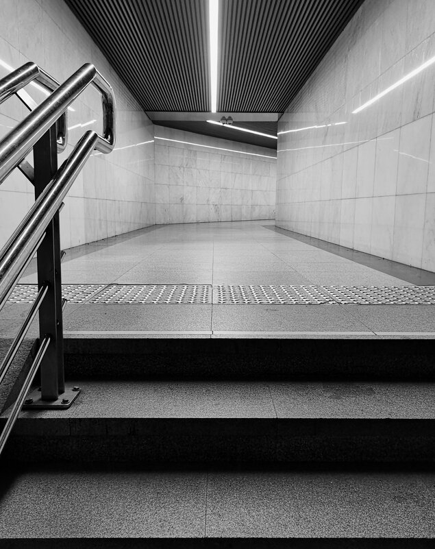 Переход в метро. Геометрия. - Любимова Ольга 