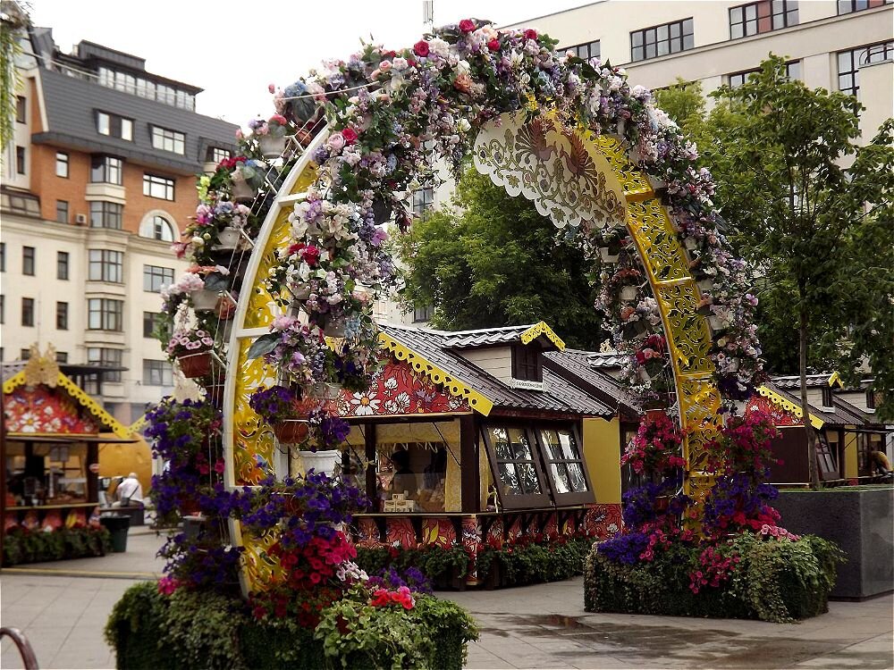 Цветочная арка у метро! - Нина Андронова