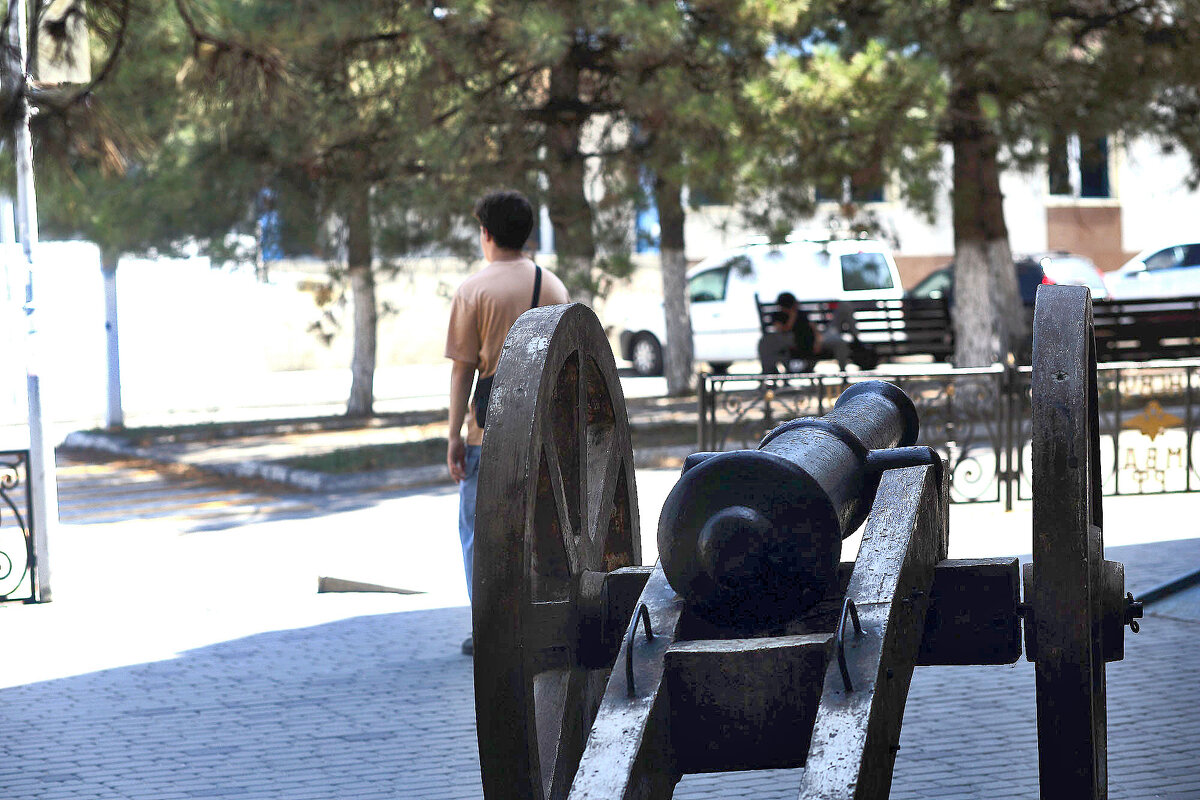 Возле Суворовского - Юрий Гайворонскiий