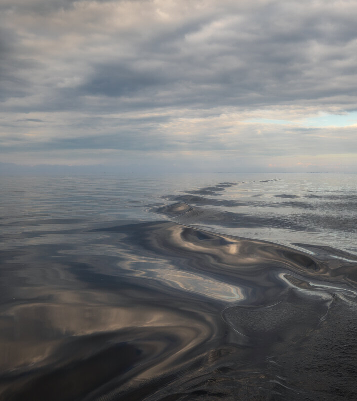 Волна за кормой. - Юрий Волна за кормой. - Юрий