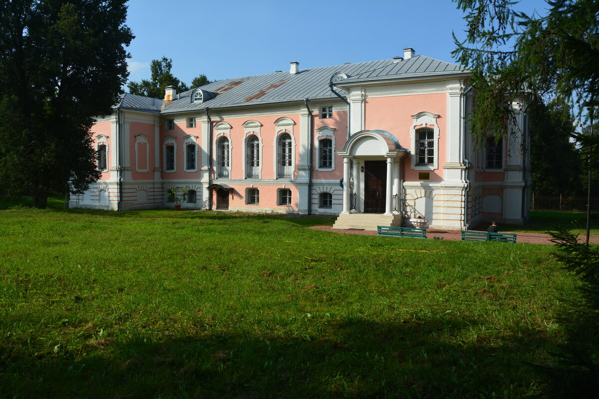 Музей "Лопасня-Зачатьевское", вид со двора - Александр Буянов