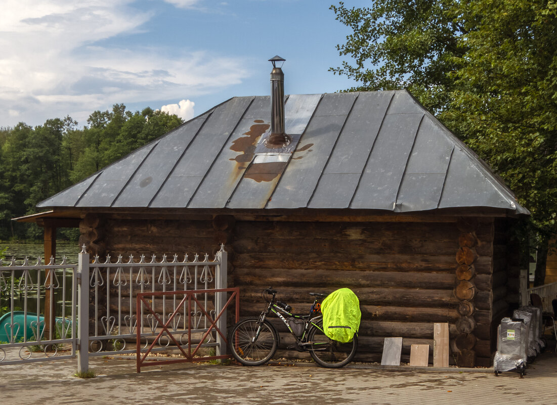 Припарковал транспорт к избушке и пошел осматривать монастырь - Сергей Цветков
