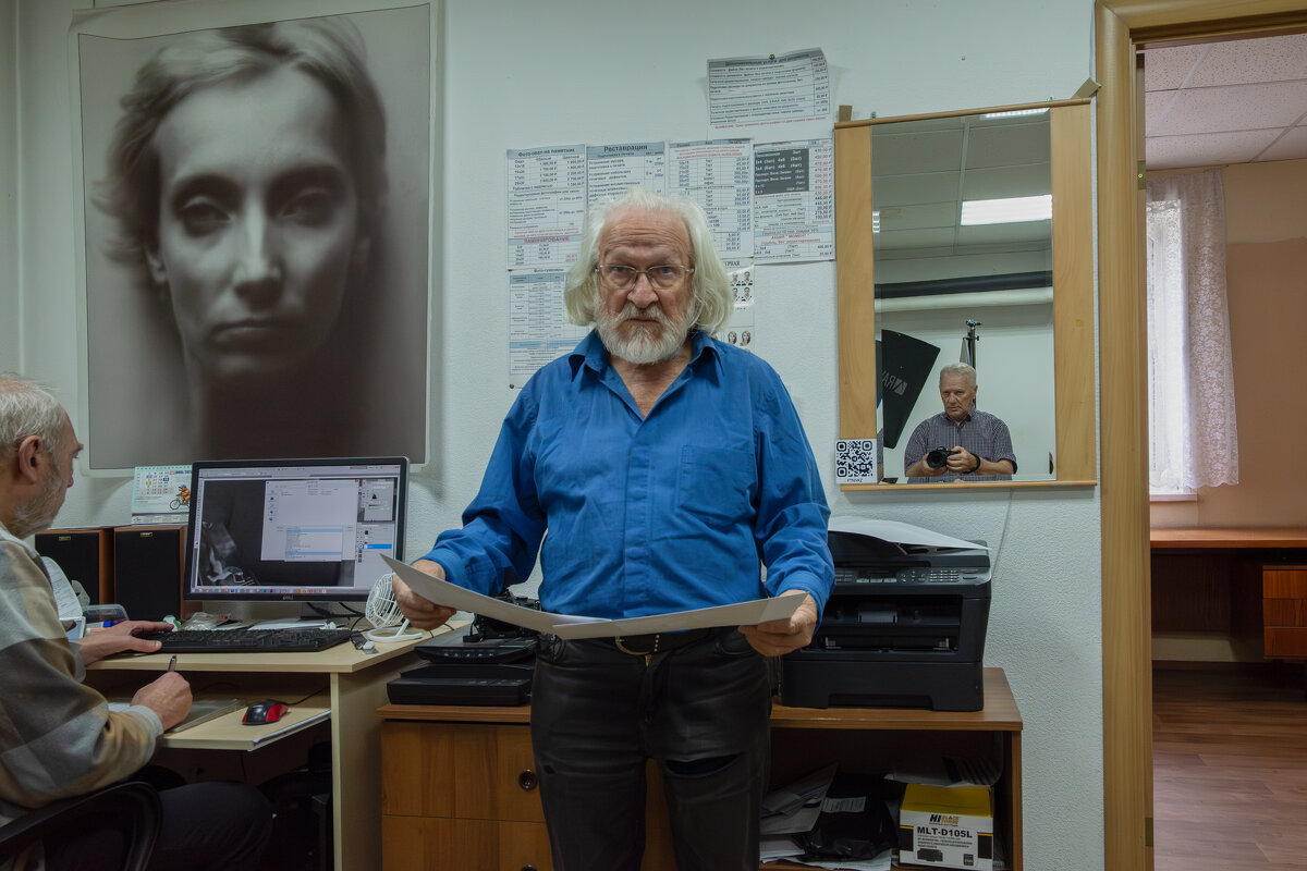 Автопортрет с Бахаревым и портретом Насти,  аранжированный почти профилем Богульского - Валерий Михмель 