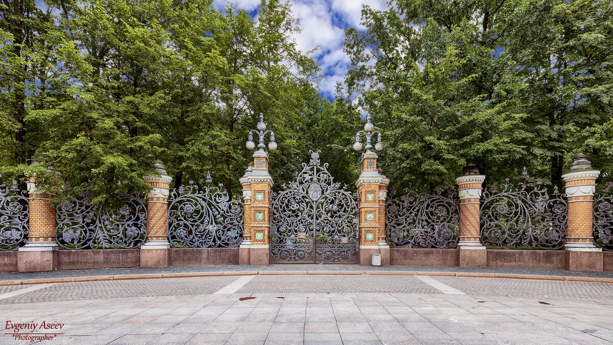 Резных оград узор чугунный - Евгений 