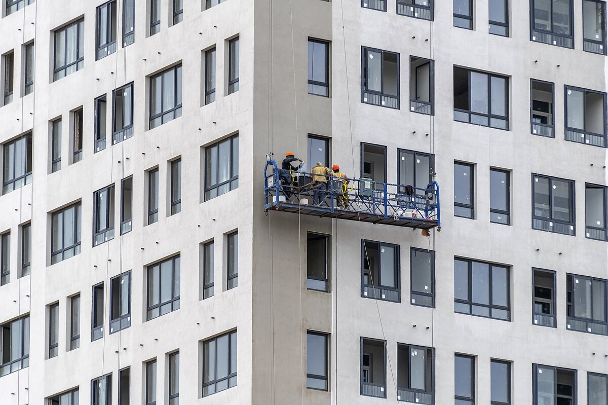 С днем строителей! - Валерий Иванович