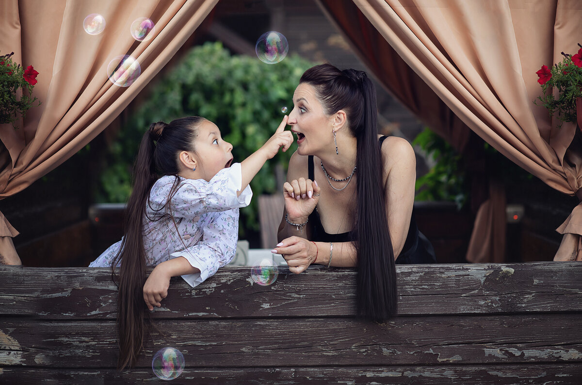 Загадка: Двое из ларца одинаковых с лица...? - Лилия .