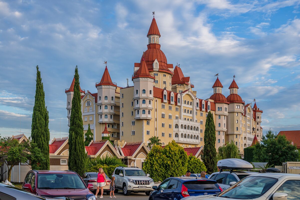 У ворот замка - Константин Бобинский