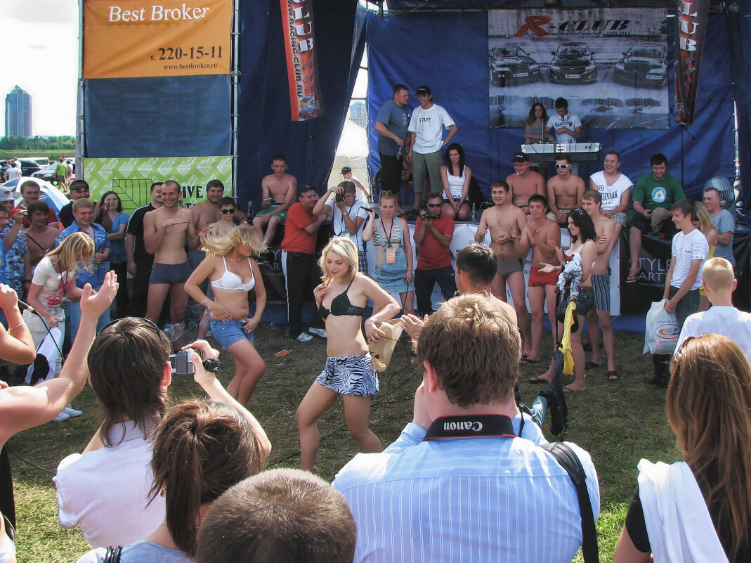 Энергия фестиваля: танцы и радость на сцене - Джованни Луче