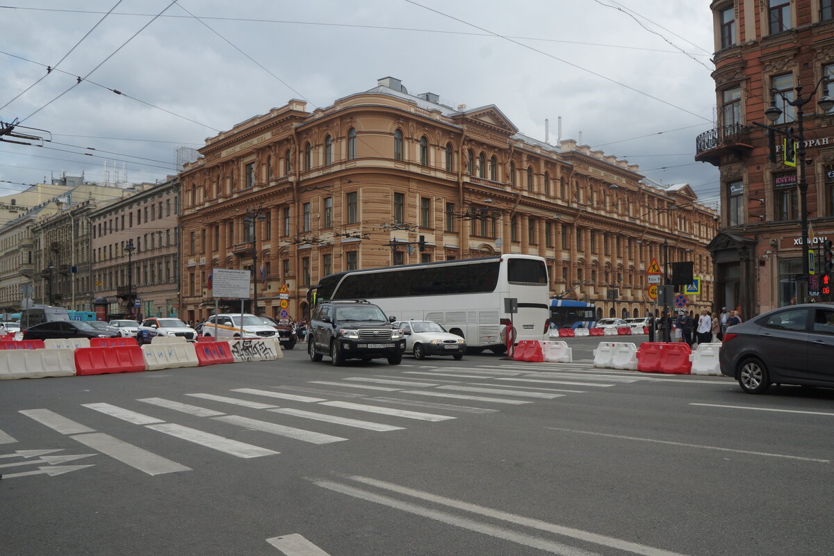 Невский в разгар туристического сезона - zavitok * Невский в разгар туристического сезона - zavitok *