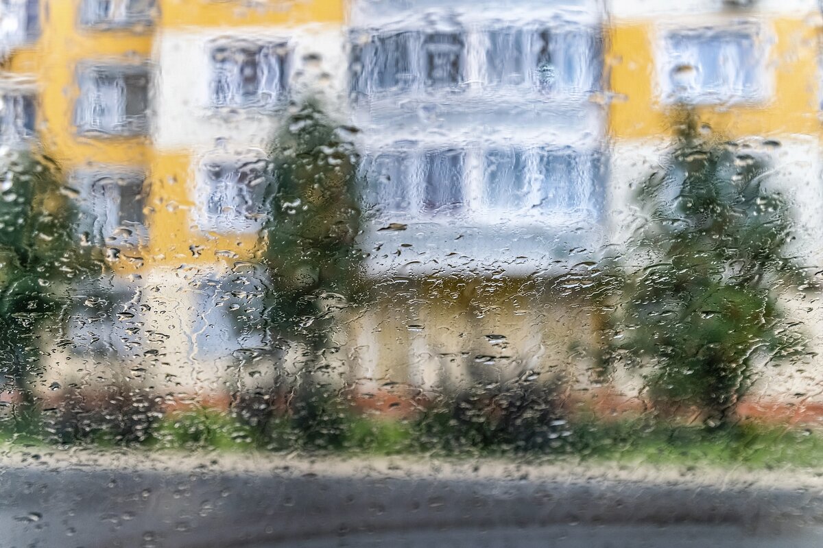 Дождь на улице - Валерий Иванович Дождь на улице - Валерий Иванович