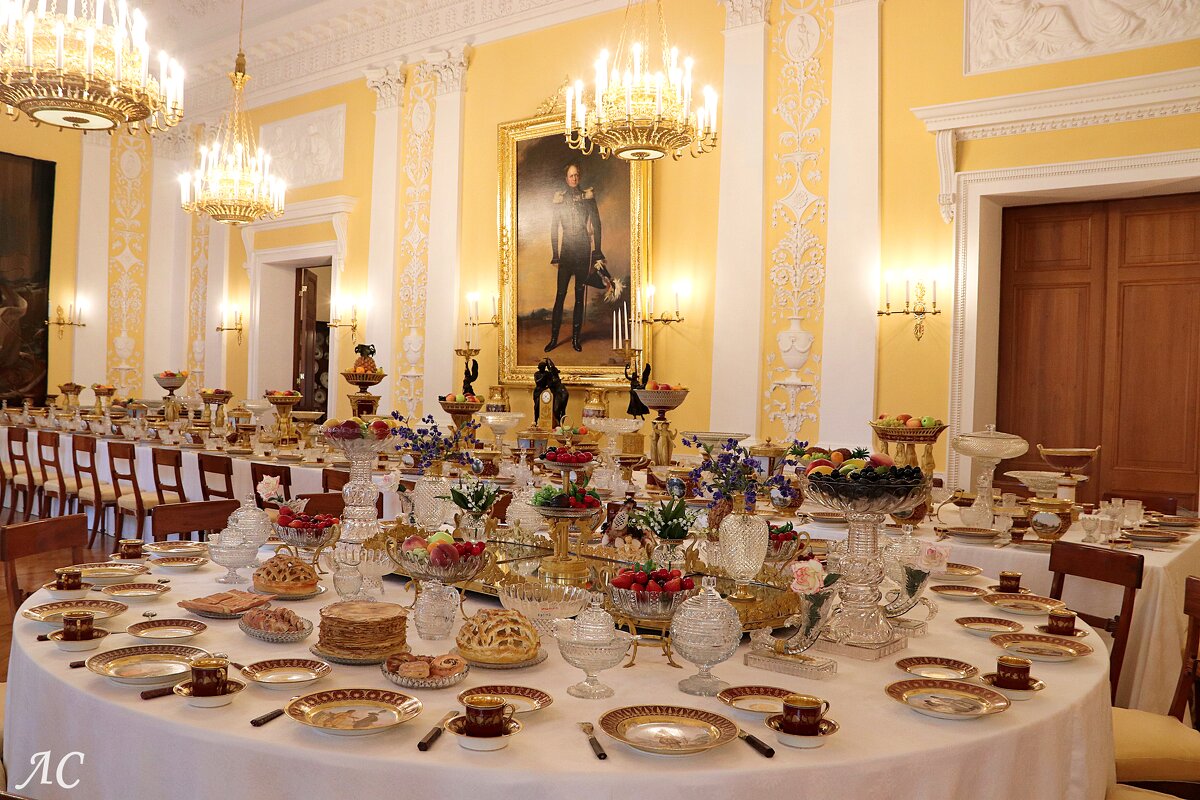 Гурьевский (Русский) сервиз - Любовь Сахарова Гурьевский (Русский) сервиз - Любовь Сахарова