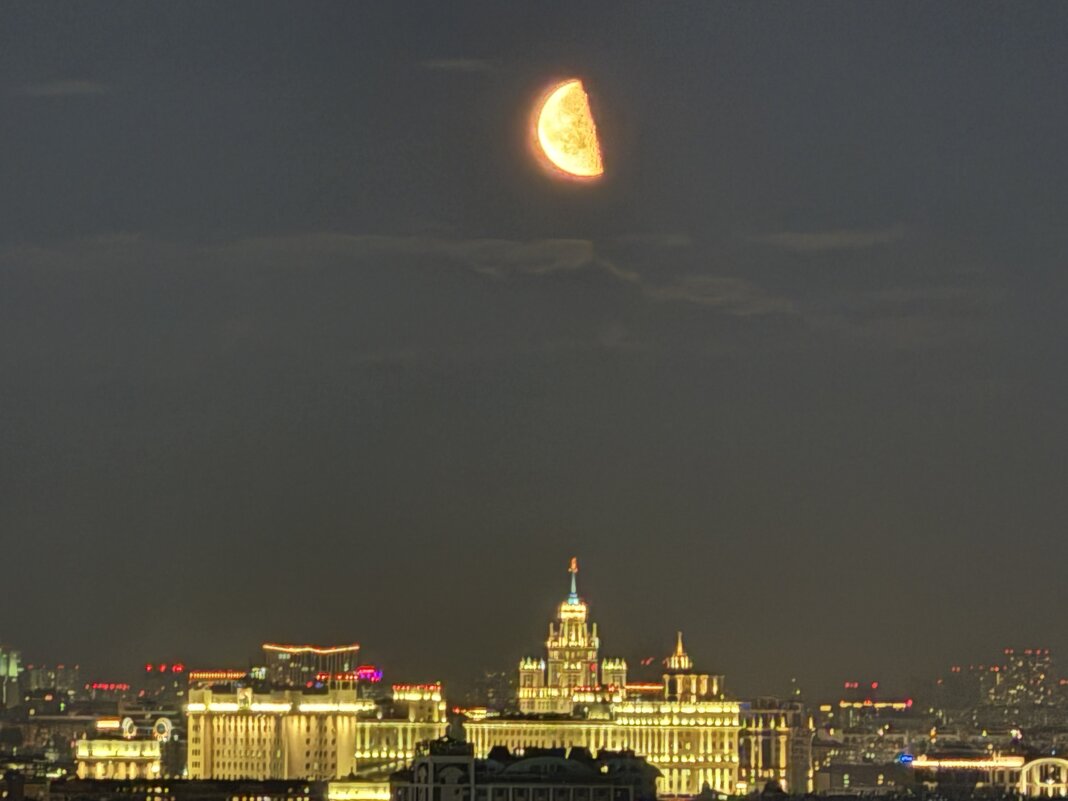 Лучший месяц лучшего города - Анна Камс Лучший месяц лучшего города - Анна Камс