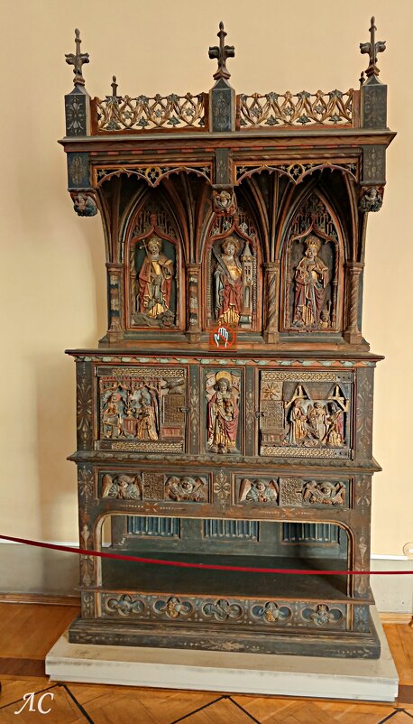 Дрессуар - Любовь Сахарова