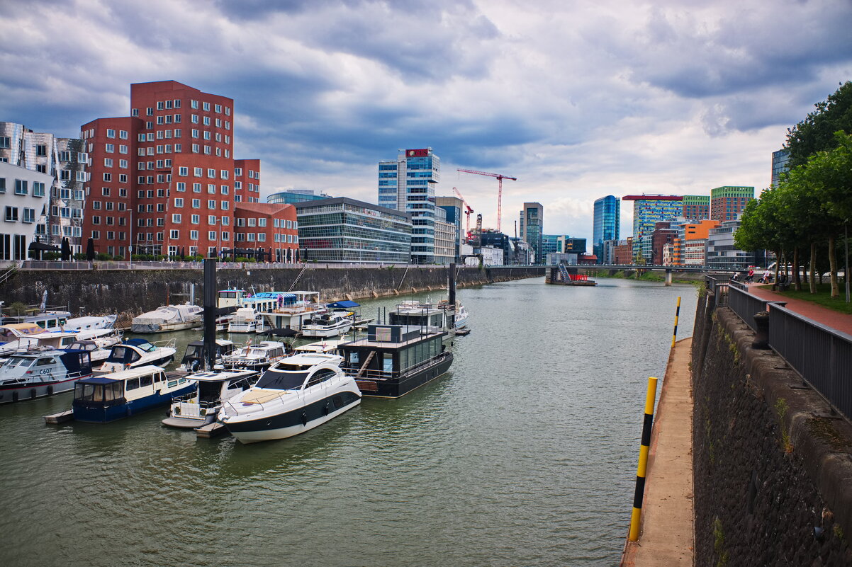 *** - Witalij Löwin