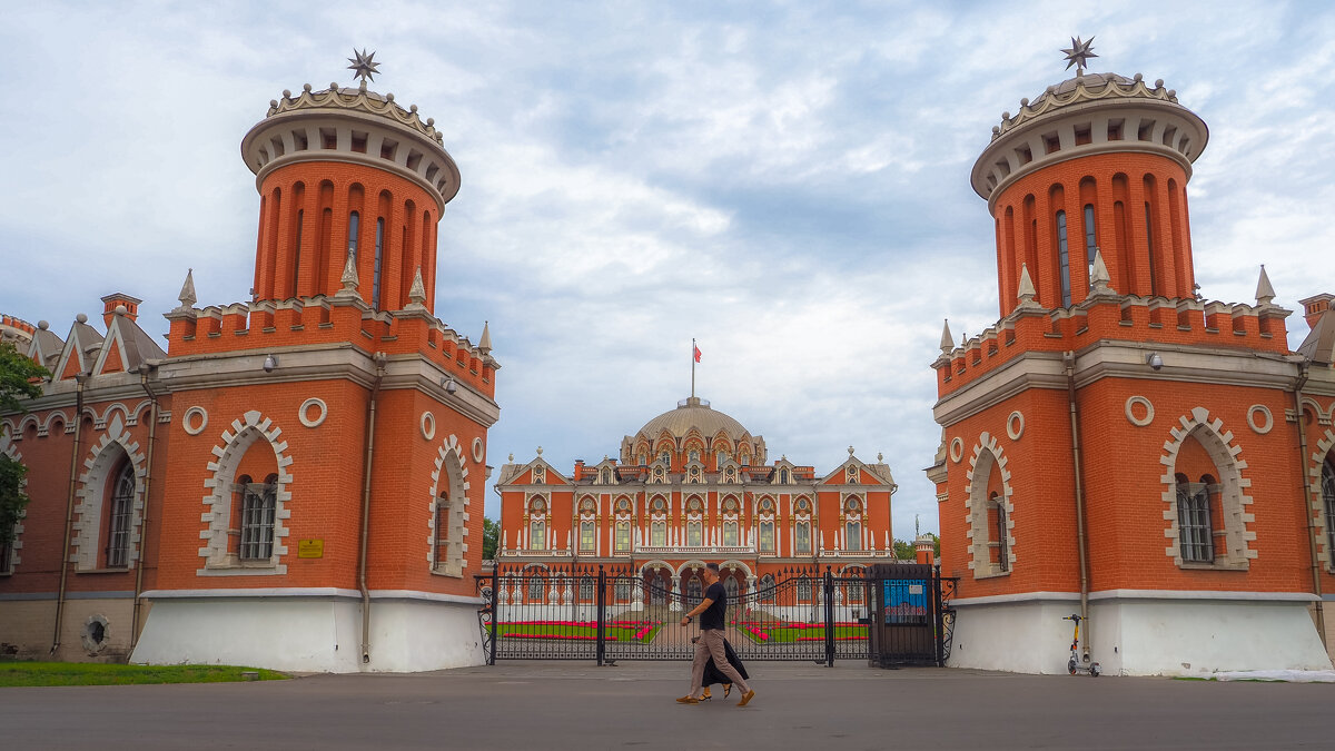 Петровский Дворец - юрий поляков
