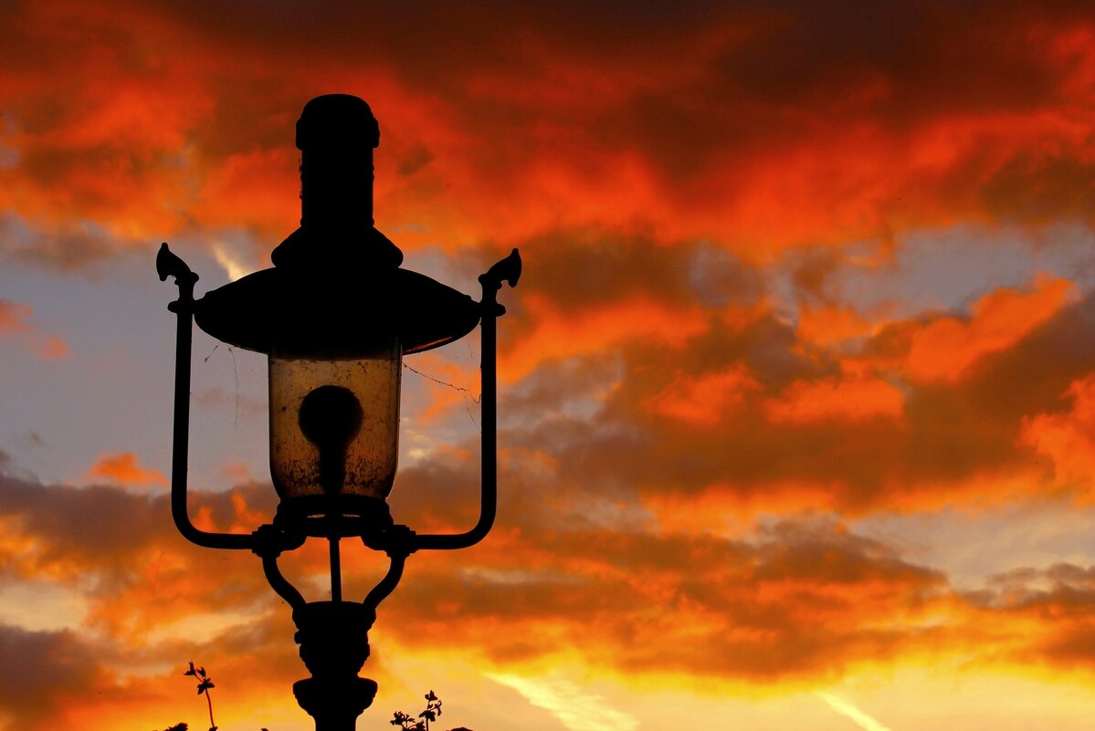 Старый фонарь - Юрий. Шмаков