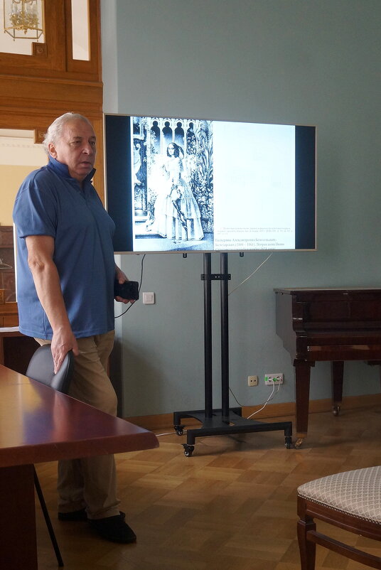 экскурсовод в особняке Сухозанета - zavitok *