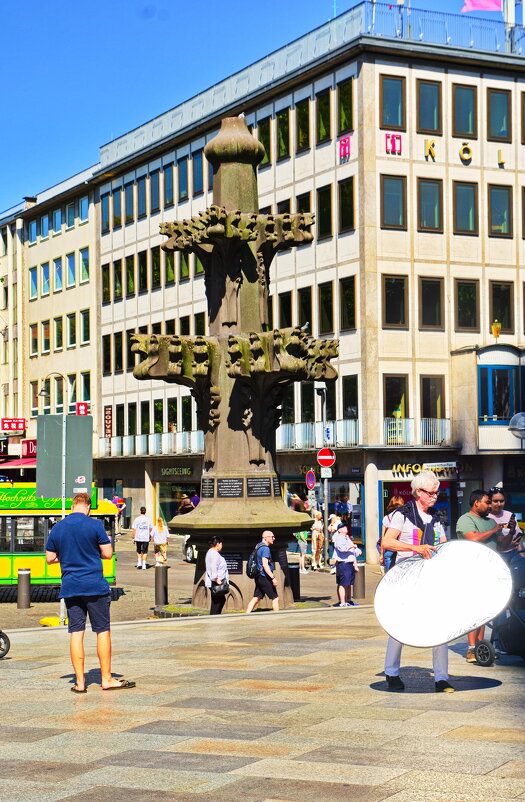 *** - Witalij Löwin