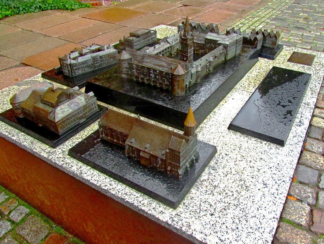 Бронзовый макет - Сергей Карачин